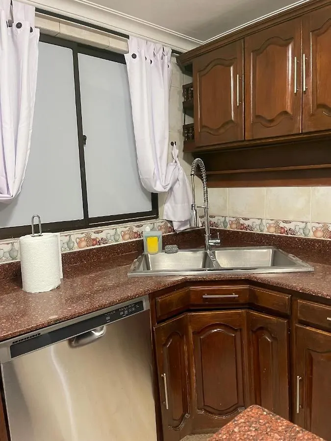 Apartamento Habitacion Privada Y Comoda Medellin -Laureles 5 Habitación en casa particular