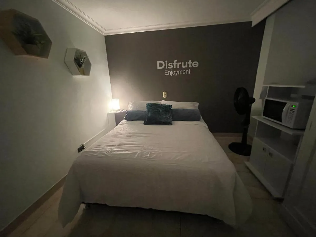Apartamento Habitacion Privada Y Comoda Medellin -Laureles 5 Habitación en casa particular
